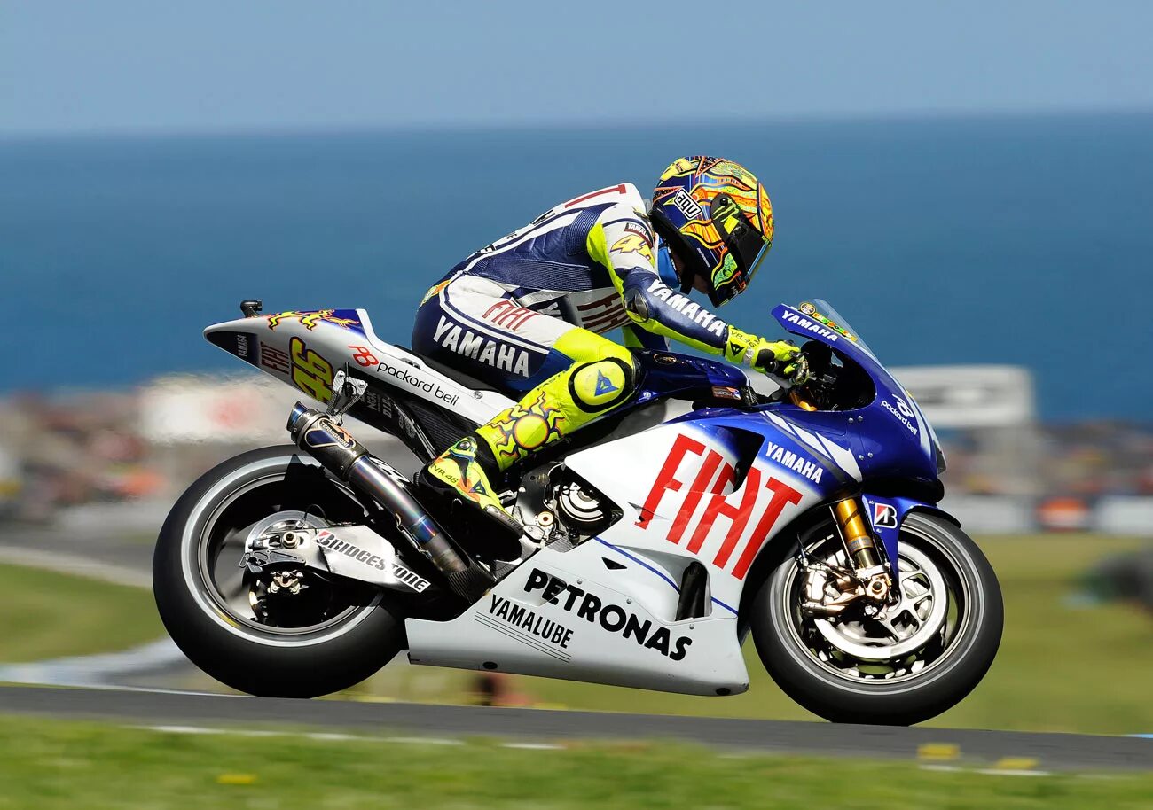 Валентино Росси мотоцикл. Мотоцикл Valentino Rossi Honda. Валентино Росси 2002. Fiat Yamaha MOTOGP 2009. Мото гп ньюс