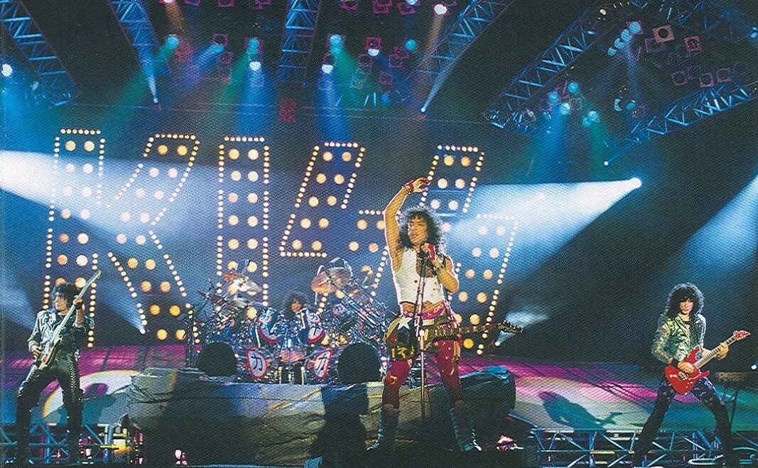 Kiss the night. Kiss Box Set 2001. Kiss 2001. Kiss Beth and Crazy Crazy Night. CD Kiss: Alive!.