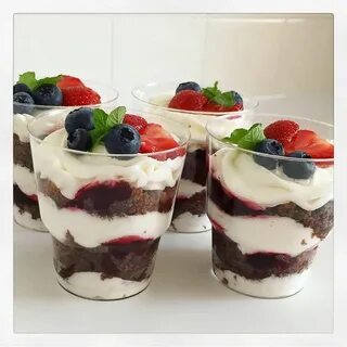 Трайфлы в стаканчиках с кремом чиз