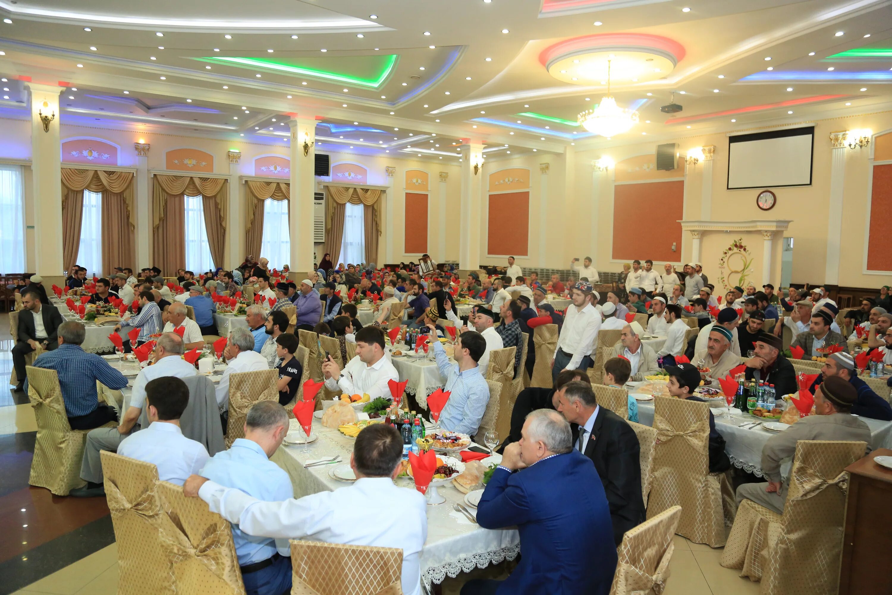 зал торжеств дербент в дербенте. банкетный зал софия в дербенте. банкетный зал русалочка дербент. залы дербента. триумф зал дербент.