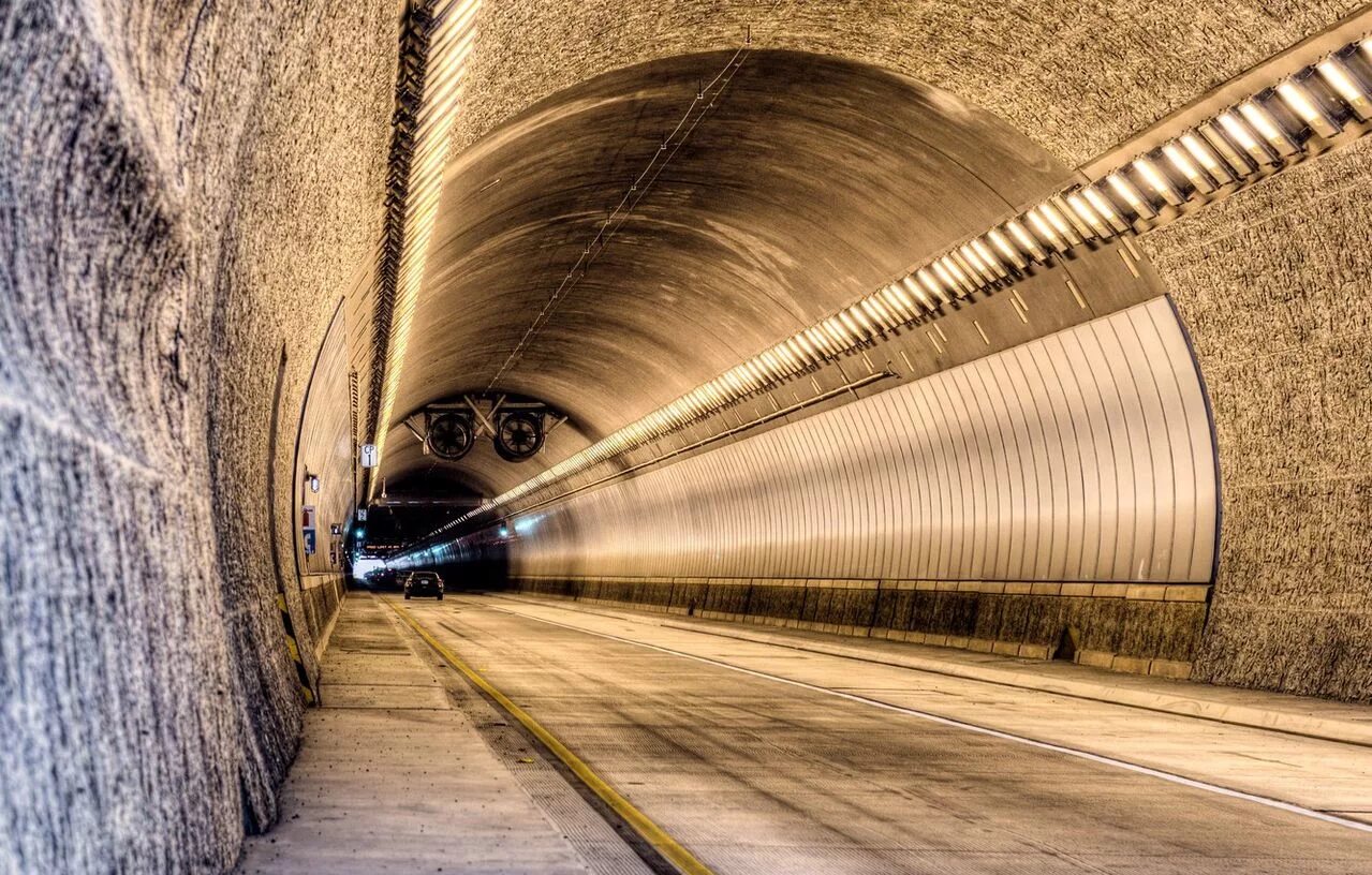 Тоннель. Автомобильный тоннель. Дорожный тоннель. Красивый тоннель.
