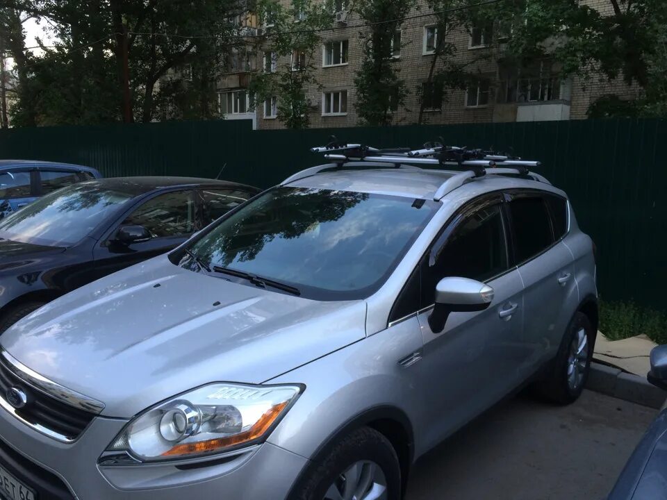 Рейлинги Форд Куга 2. Рейлинги Ford Kuga 2 2013. Рейлинги Форд Куга 1 2008 года. Форд Куга 2008 поперечины на крышу.