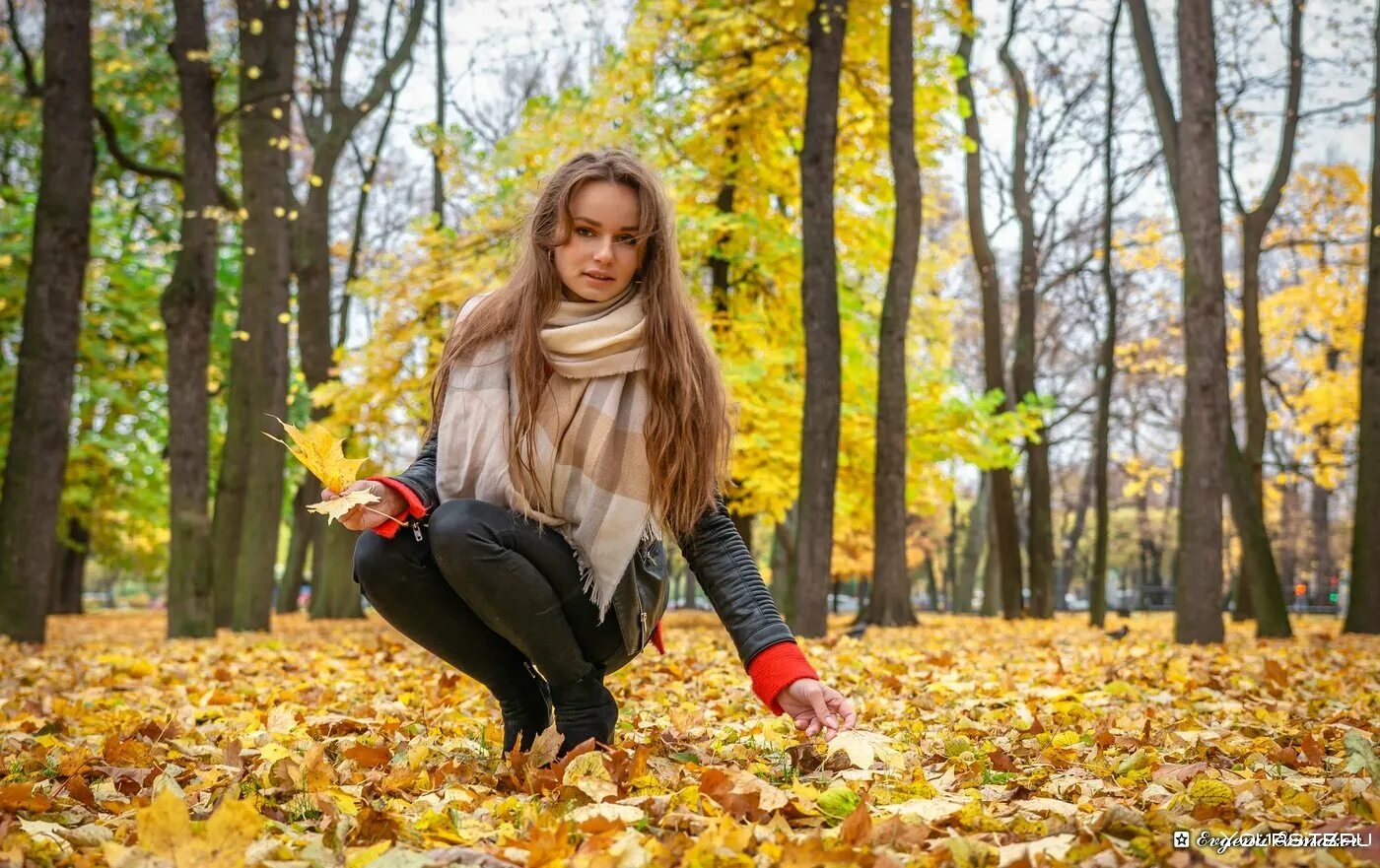 Осенняя фотосессия. Девушка в осеннем парке. Фотосессия в парке осенью. Осенняя фотосессия в парке. Досуг осень