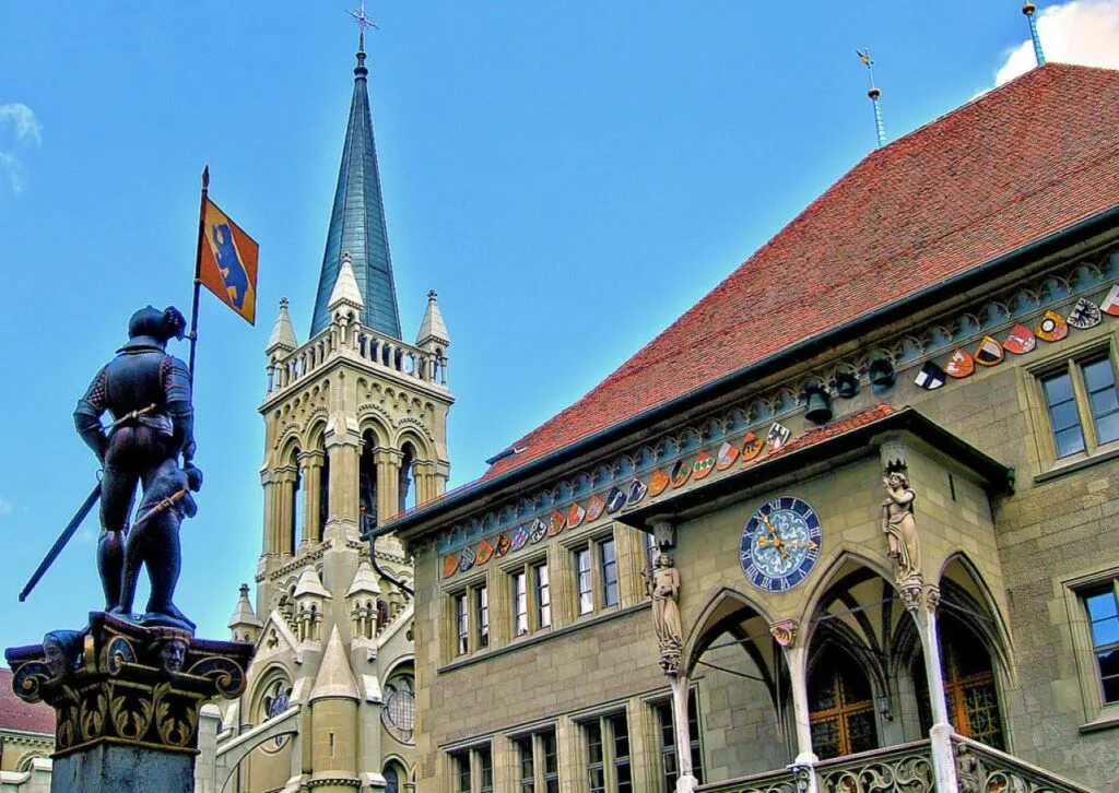 Соулт берн. Берн швейцария достопримечательности. Старый город берна в швейцарии. Столица швейцарии ратуша. Бернский собор швейцария.