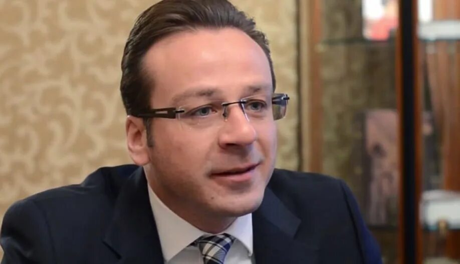 Radisson collection moscow кондов. Рэдиссон владелец. Михаил банишевский. Абрамов андрей гм рэдиссон. Рэдиссон владелец.