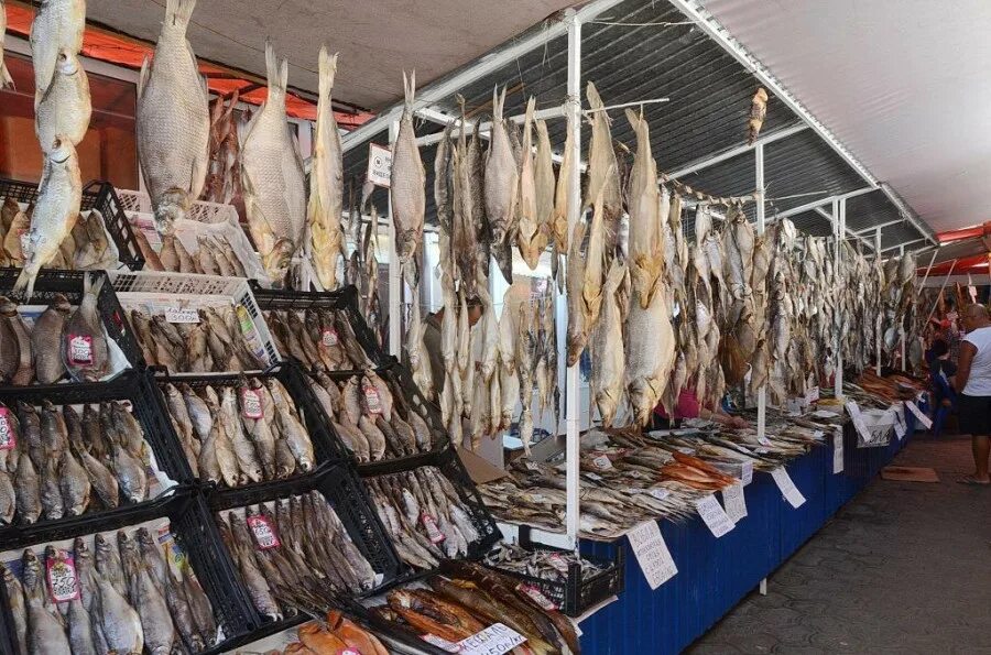 Купить рыбу в твери. Рыба в Анапе на рынке. Центральный рынок Анапа. Анапа рыбный рынок. Анапа рыбный рынок 2022.
