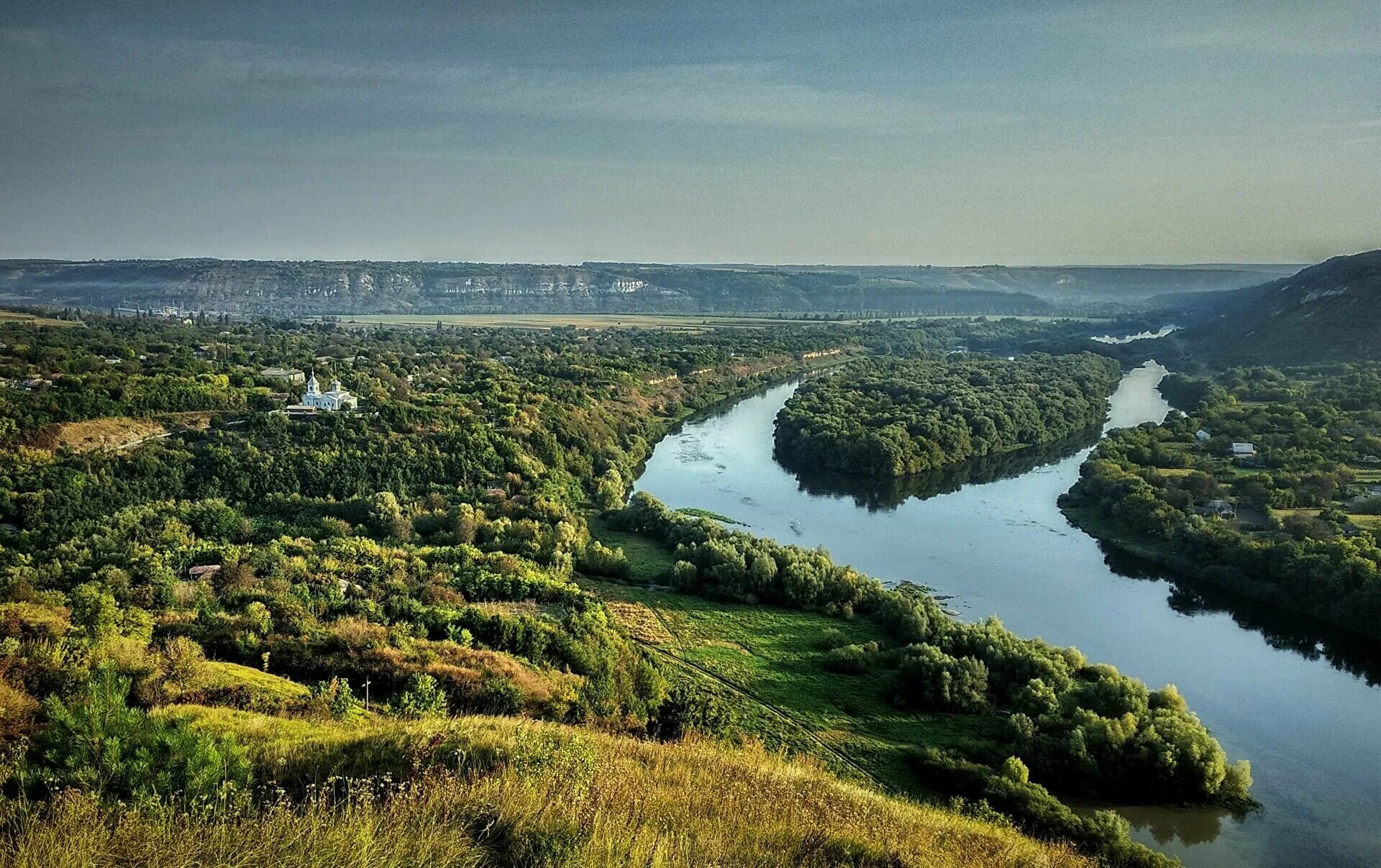 Город назван в честь реки. Молдавия река Днестр. Наславча Днестр. Река Днестр ПМР. Река Днестр Тирасполь.