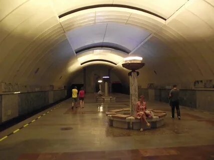 Метро уральская