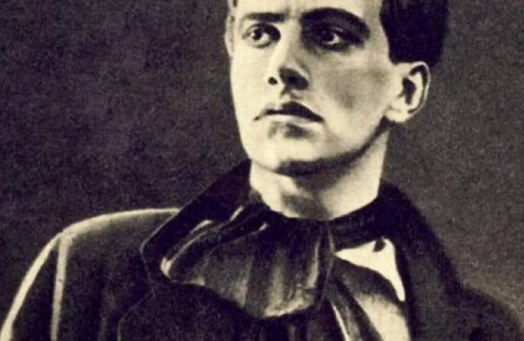 Ранние годы маяковского. Ранние годы маяковского. Володя маяковский с сестрой олей. Ранние годы маяковского. Ранние годы маяковского.