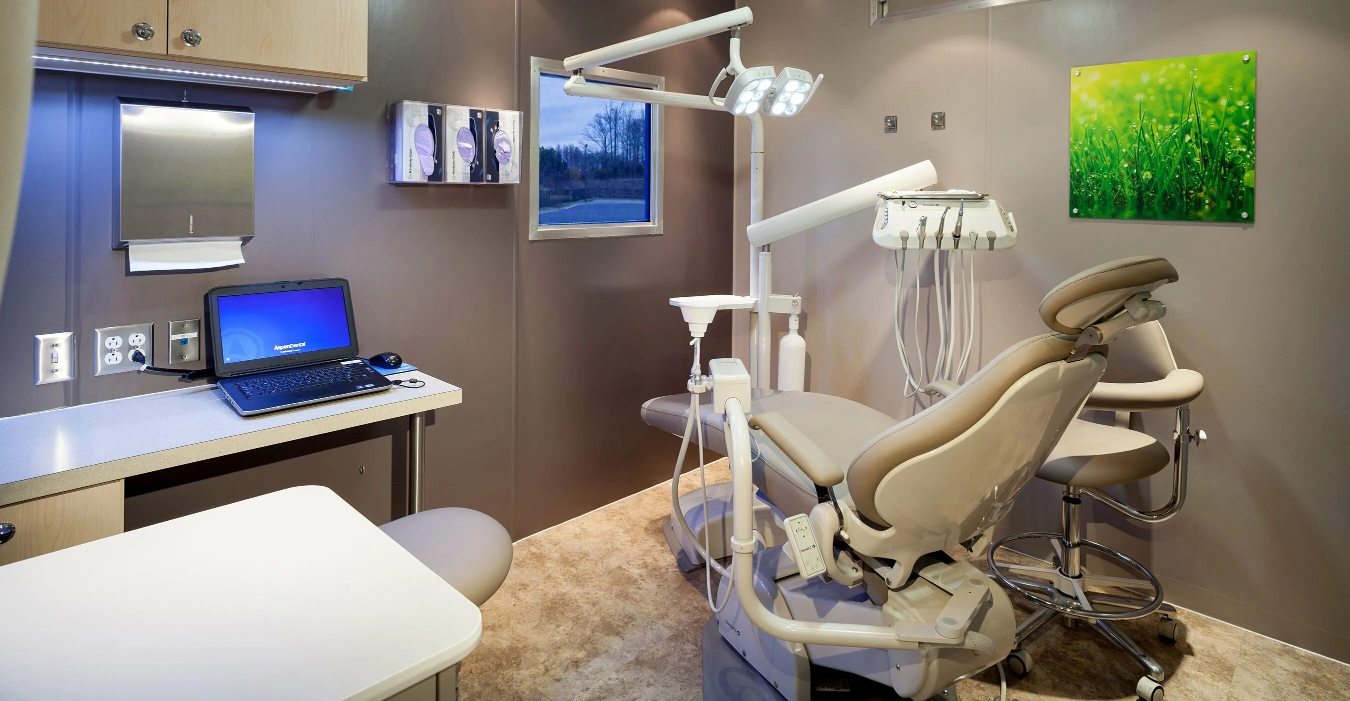 Стоматология на увм. Современный стоматологический кабинет. Рабочее место стоматолога. Ортопедический кабинет в стоматологии. Красивый кабинет стоматологии.