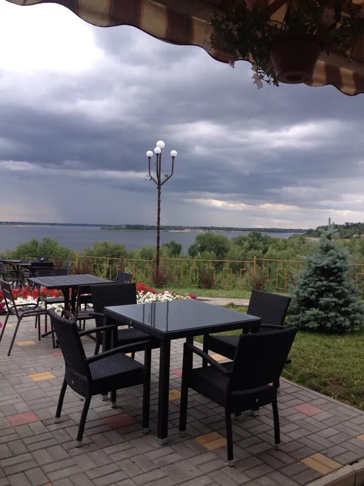 Краснодарский край лермонтово отель амбассадор. Ресторан причал волгоград. Кафе причал волгоград. Ресторан в наташинском парке. Кафе причал волгоград.