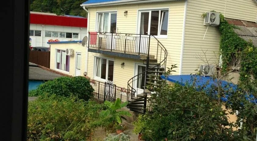 гостевой дом у дмитрия. ольгинка гостевой дом у дмитрия. уютный дворик ольгинка. гостевой дом ольгинке. гостевой дом у дмитрия судак.