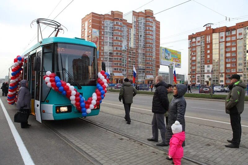 Остановка школа трамваи. Остановка 34 школа Кемерово. ДК Шахтеров Кемерово остановка. Кемерово остановка трамвая. Кемерово 2009.