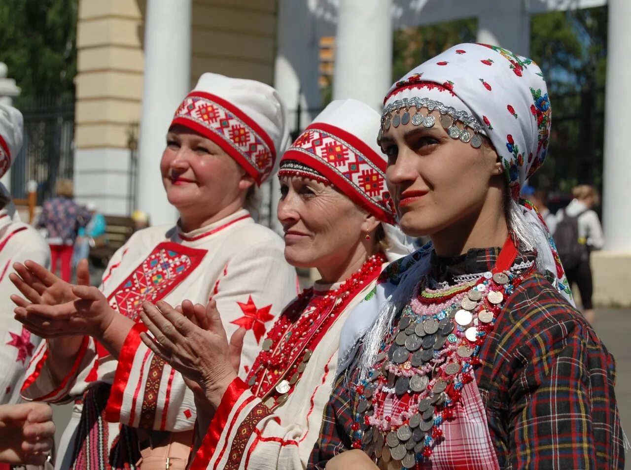 Финно-угорские народы России. Финно-угорские удмурты. Финно-угры народы России. Фрноугорские народы России.