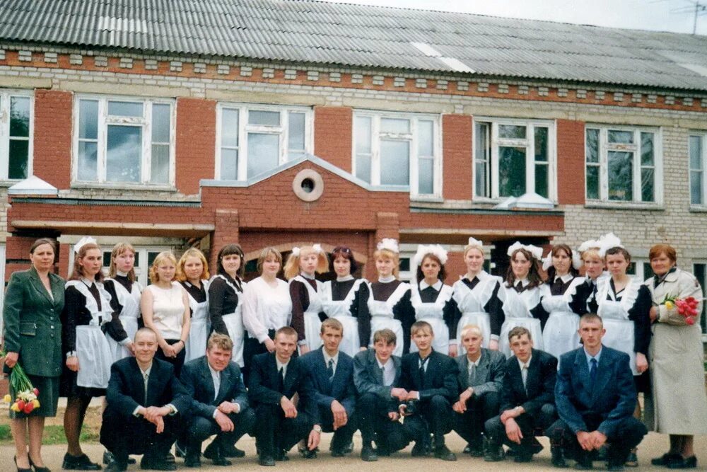 Средняя школа 2001. Средняя школа 2001. Школа 2001 южный корпус. Школа 2001 год. Клементьевская средняя школа выпуск 2001.