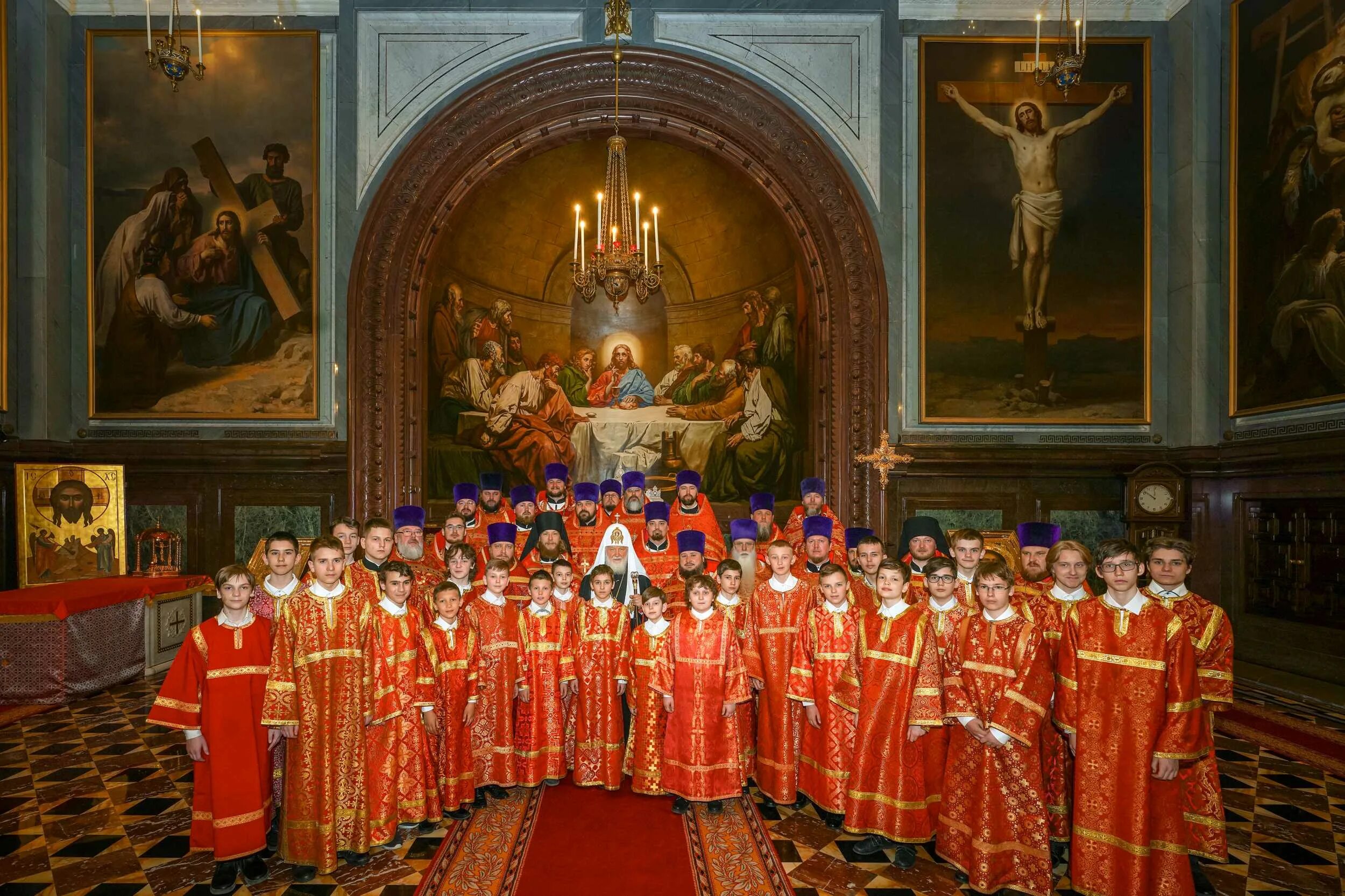 Литургия исполнение. Настоятель троицкого собора псков 2022 года. Христос воскрес гроб. Успенский собор владимир клирос. Воскресная литургия в японии.