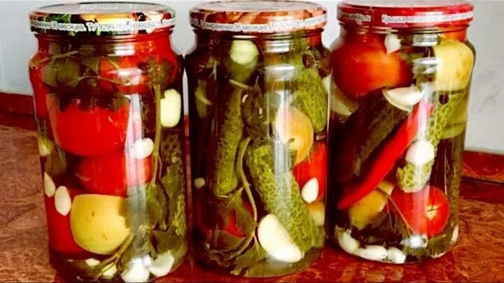 Кухня наизнанку заготовки на зиму. Кухня наизнанку заготовки на зиму из огурцов. ассорти из резаных помидор и огурцов на зиму. ассорти из огурцов и помидоров на зиму самый вкусный без стерилизации.