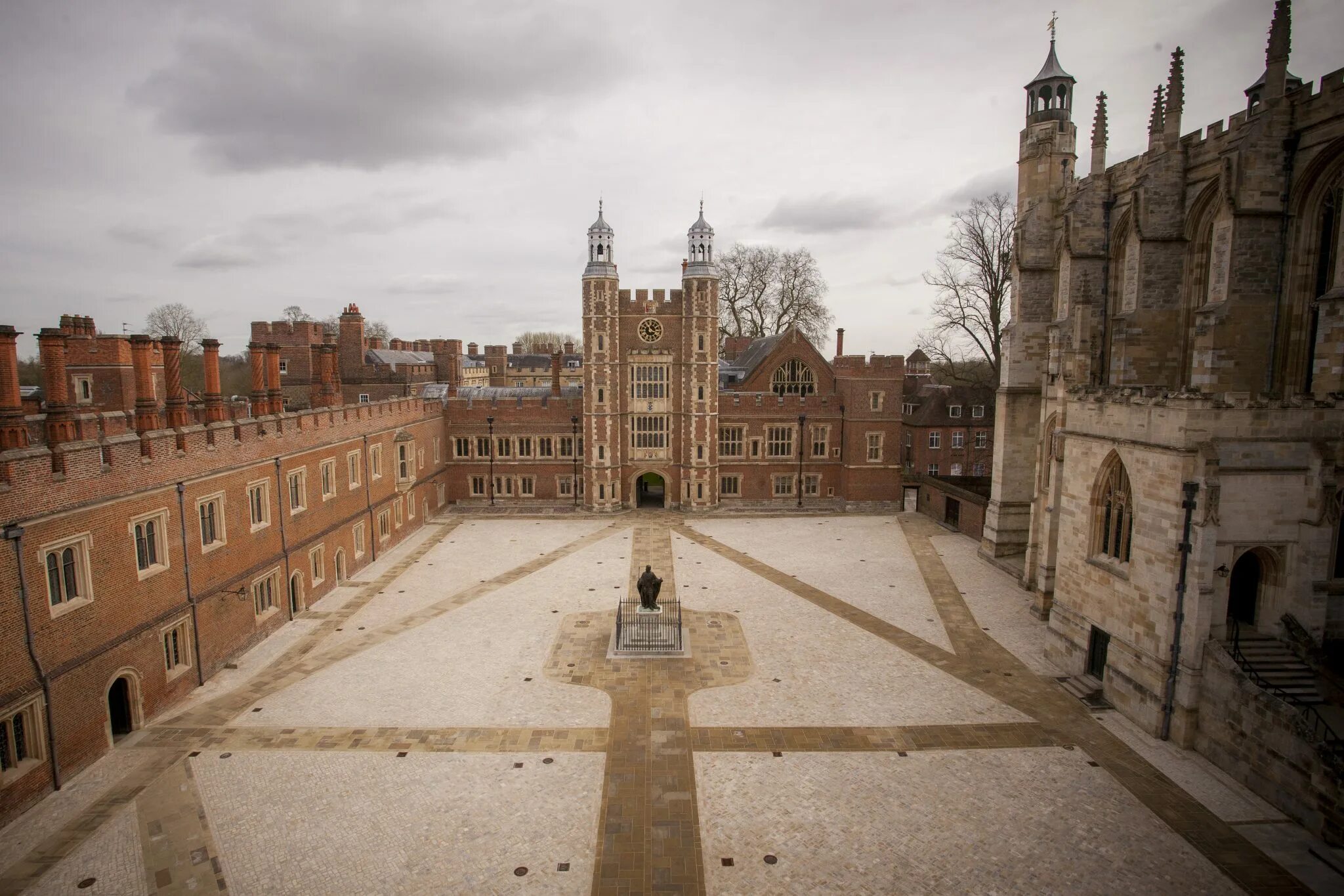 Итонский колледж великобритания. Итон университет в англии. Школа итон в англии. Eton in britain. Итонский колледж великобритания.