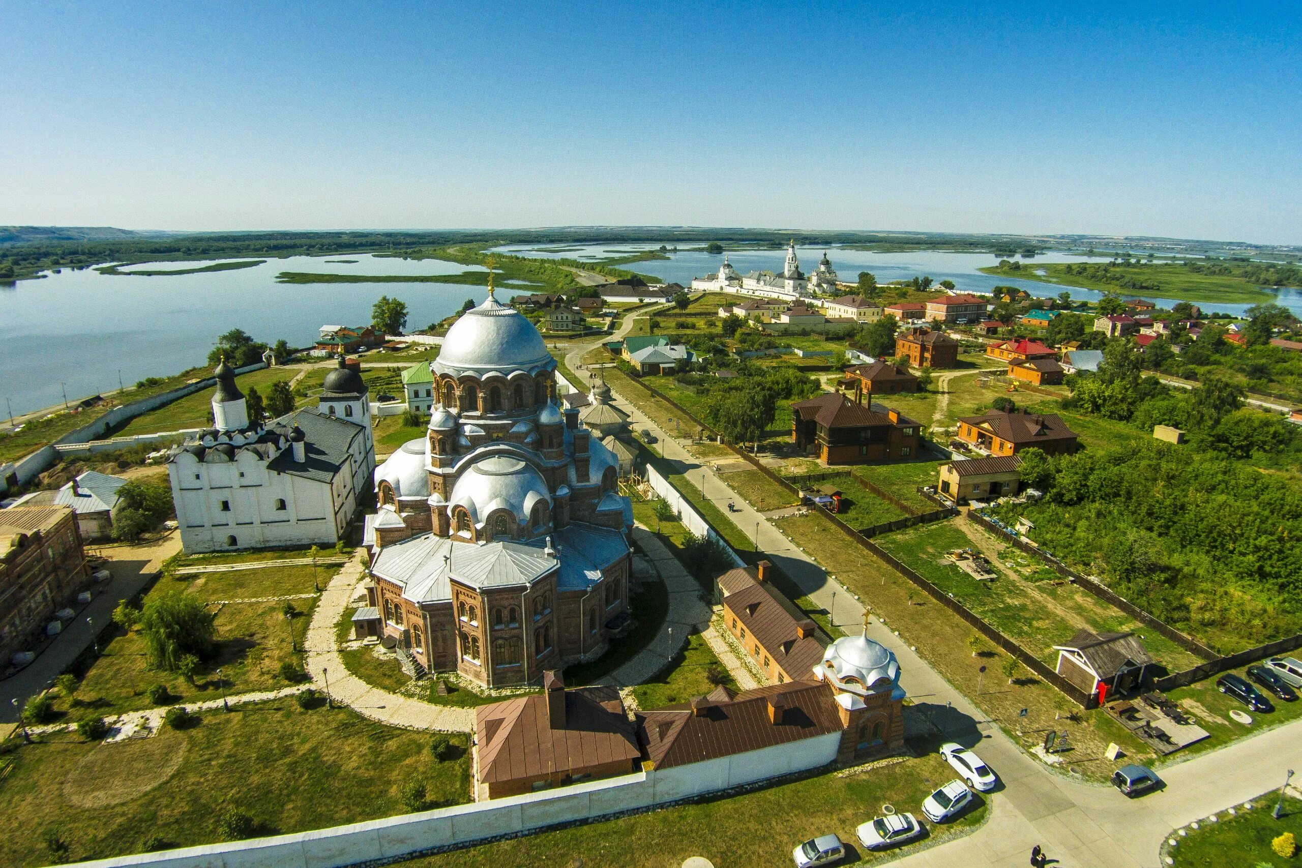 Свияжск где находится. Свияжский Успенский монастырь Свияжск. Иоанно-Предтеченский монастырь остров град Свияжск. Успенский монастырь острова-града Свияжск.