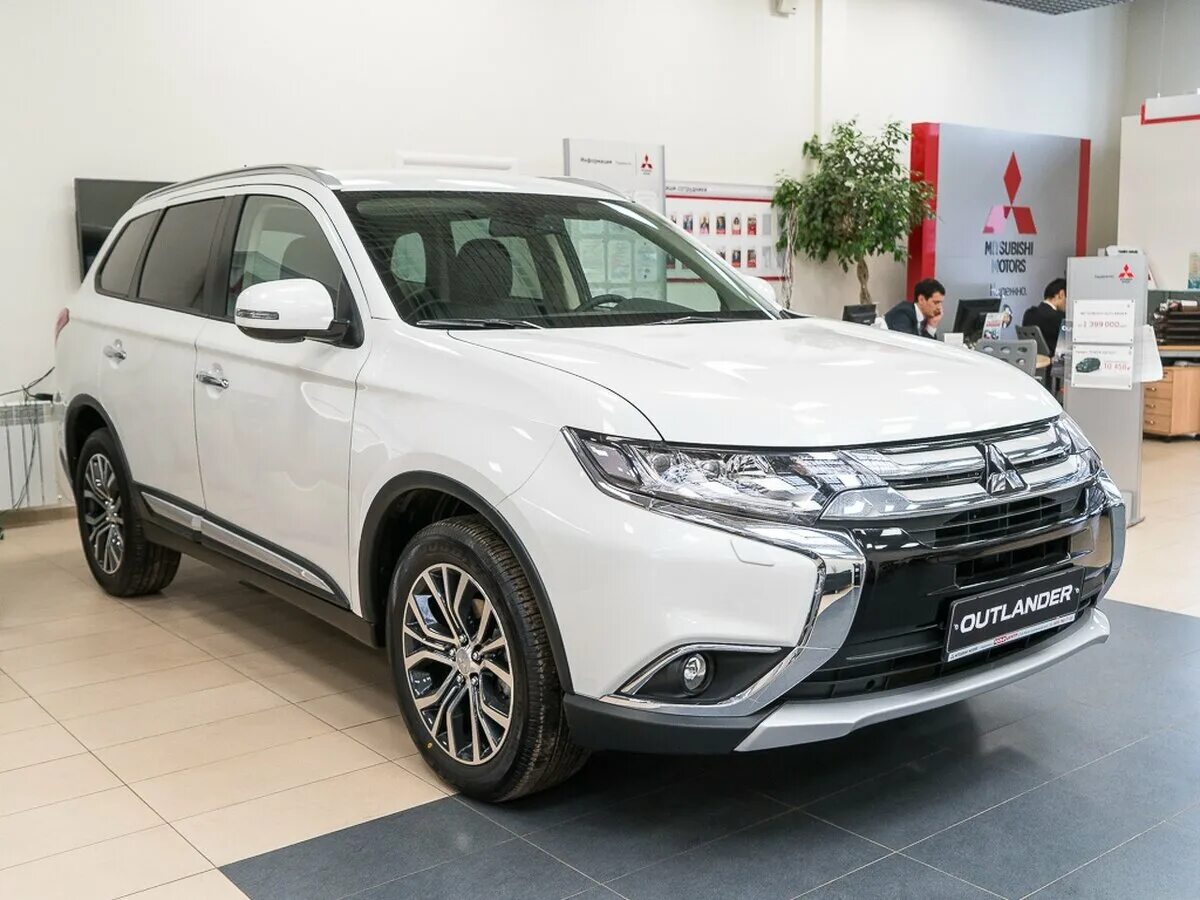 Outlander 2018 2.0. Mitsubishi outlander 3 2018. mitsubishi outlander iii рестайлинг 2. mitsubishi outlander 3 3 рестайлинг 2018. митсубиси аутлендер 2018 белый.