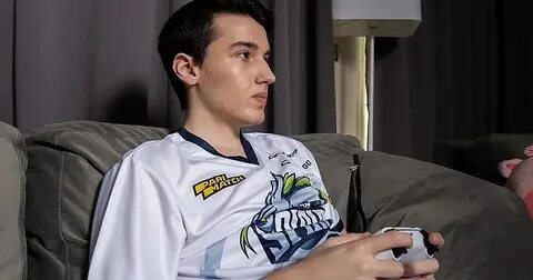 Mira киберспортсмен