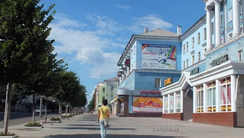 Макеевка центр. Макеевка центр города. Макеевка джарты дворец пионеров. Город макеевка донецкой. Менделеевский рынок макеевка.