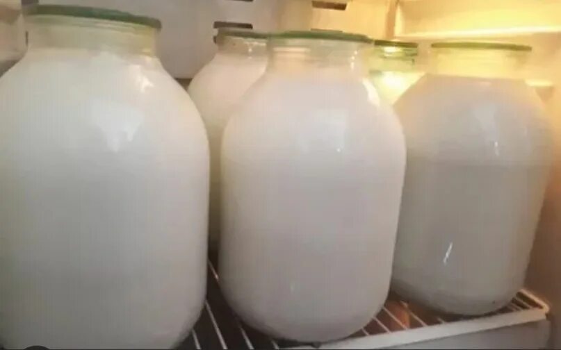 Продавать молоко деревня. Коровье молоко. молоко коровье домашнее. свежее молоко. домашняя молочка.