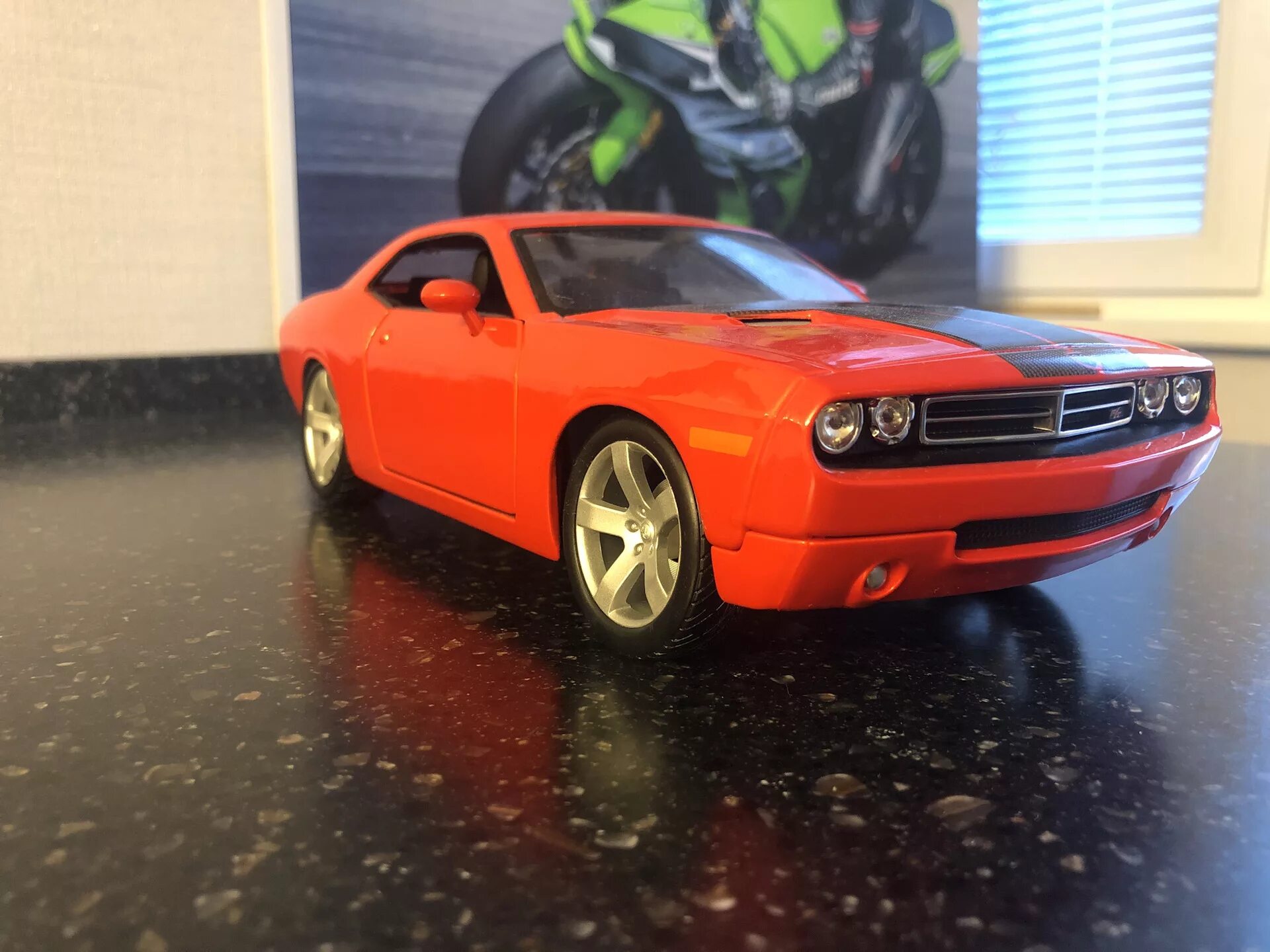 Додж челленджер игрушка. Greenlight 1\18 1970 dodge challenger. Dodge challenger scat pack. Dodge black ghost. Dodge challenger 1/43.