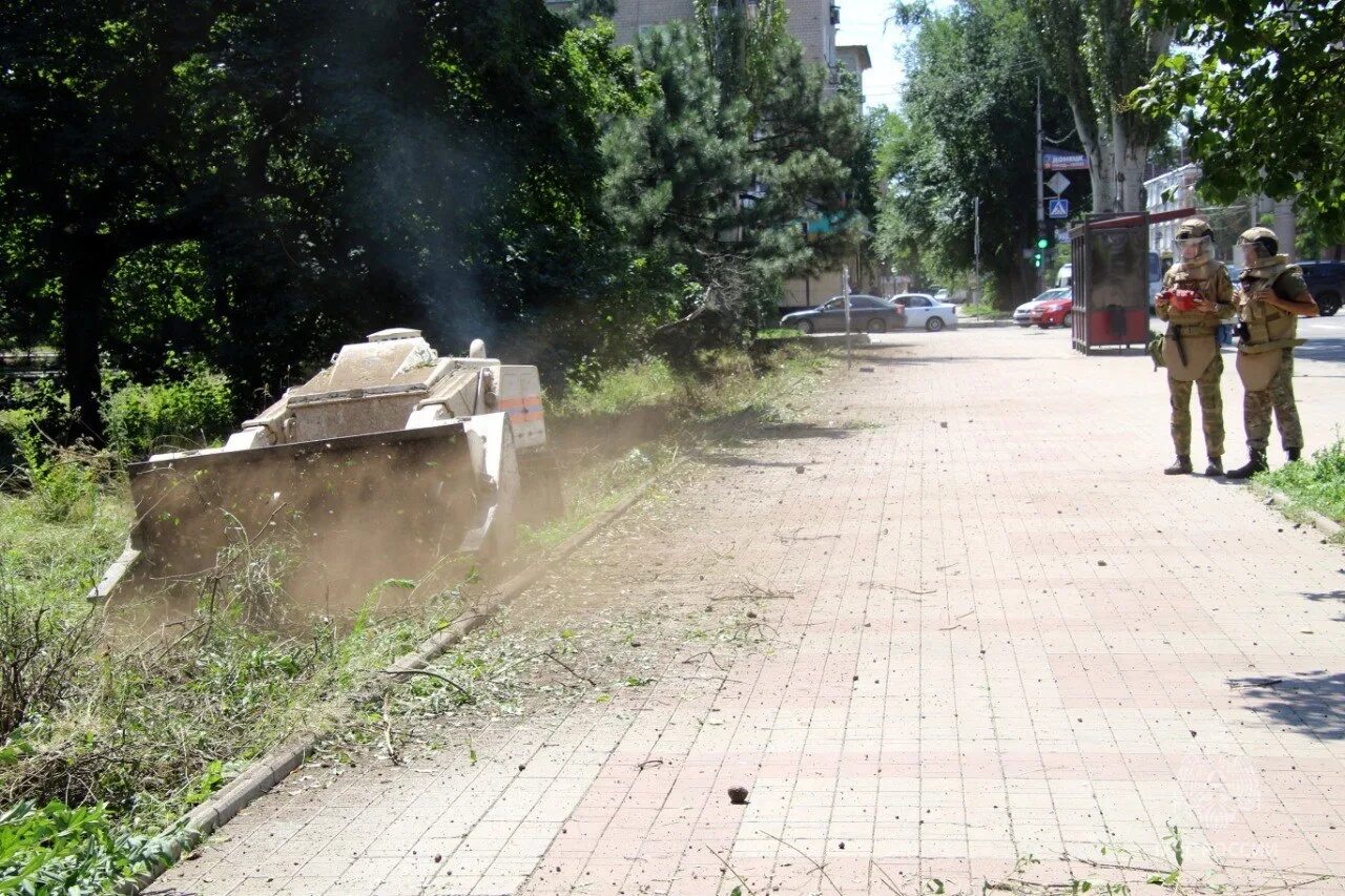 Парк Победы Донецк. Горловка Донецкая. Саперы в Донецке. Парк им Захарченко Донецк ДНР.