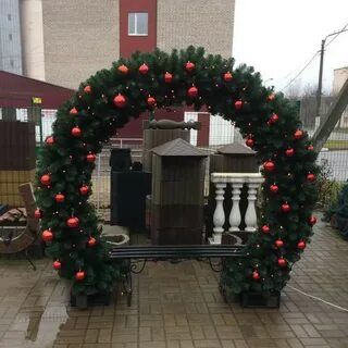 Арка из еловой гирлянды