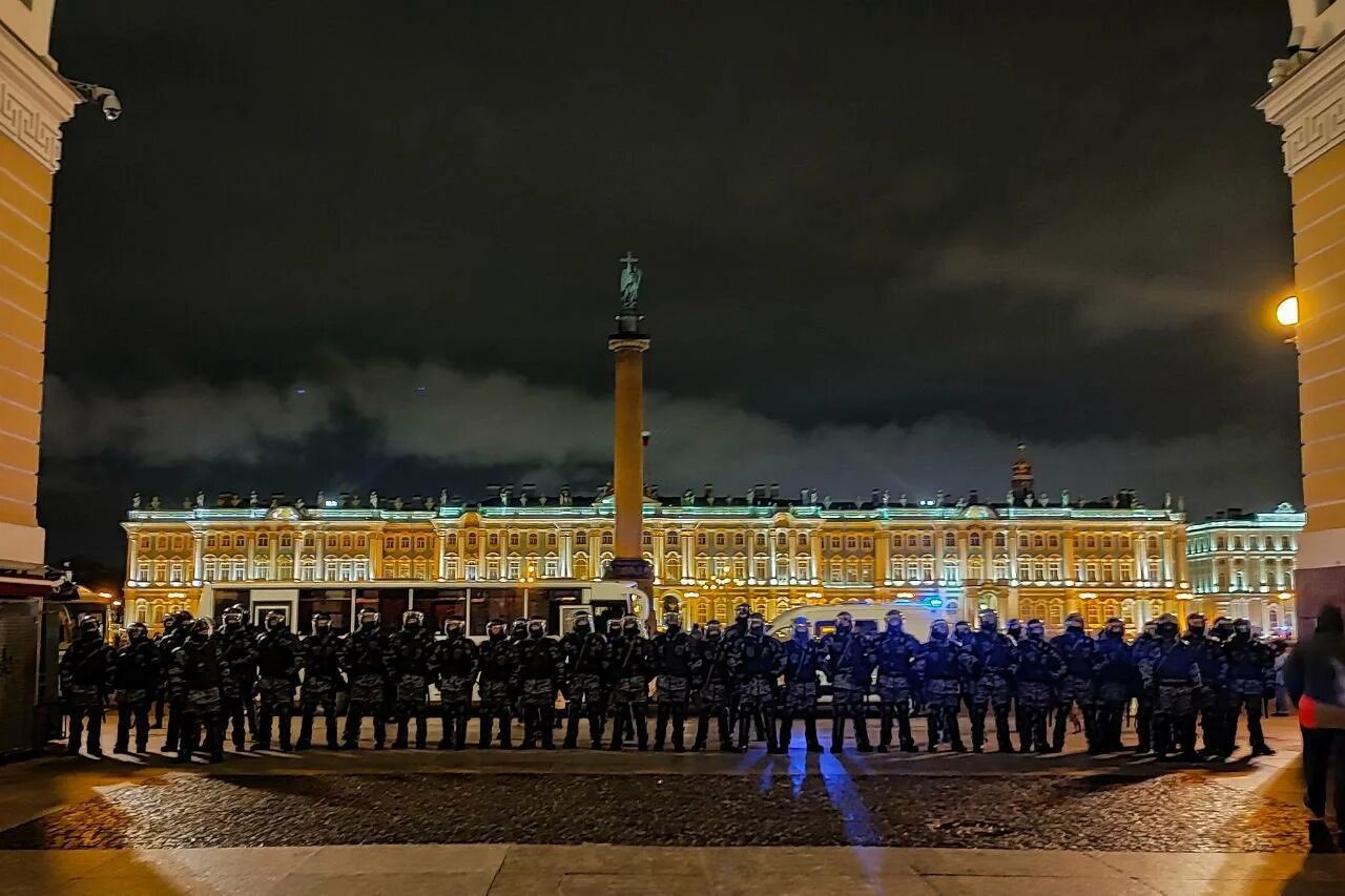 Дворцов площадь 12. Дворцовая площадь в санкт-петербурге. дворцовая площадь 1915 санкт-петербург. дворцовая площадь в санкт-петербурге сейчас. питер дворцовая площадь сейчас.
