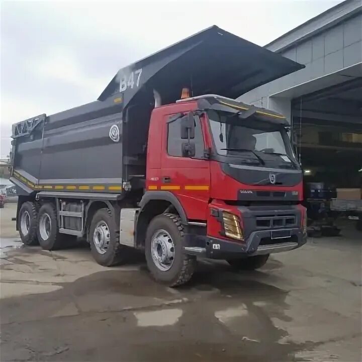 Полноприводные самосвалы 35 кубов. Самосвал скания 3 оси. Водитель самосвала. Водитель самосвала. Ман 6 6 самосвал.