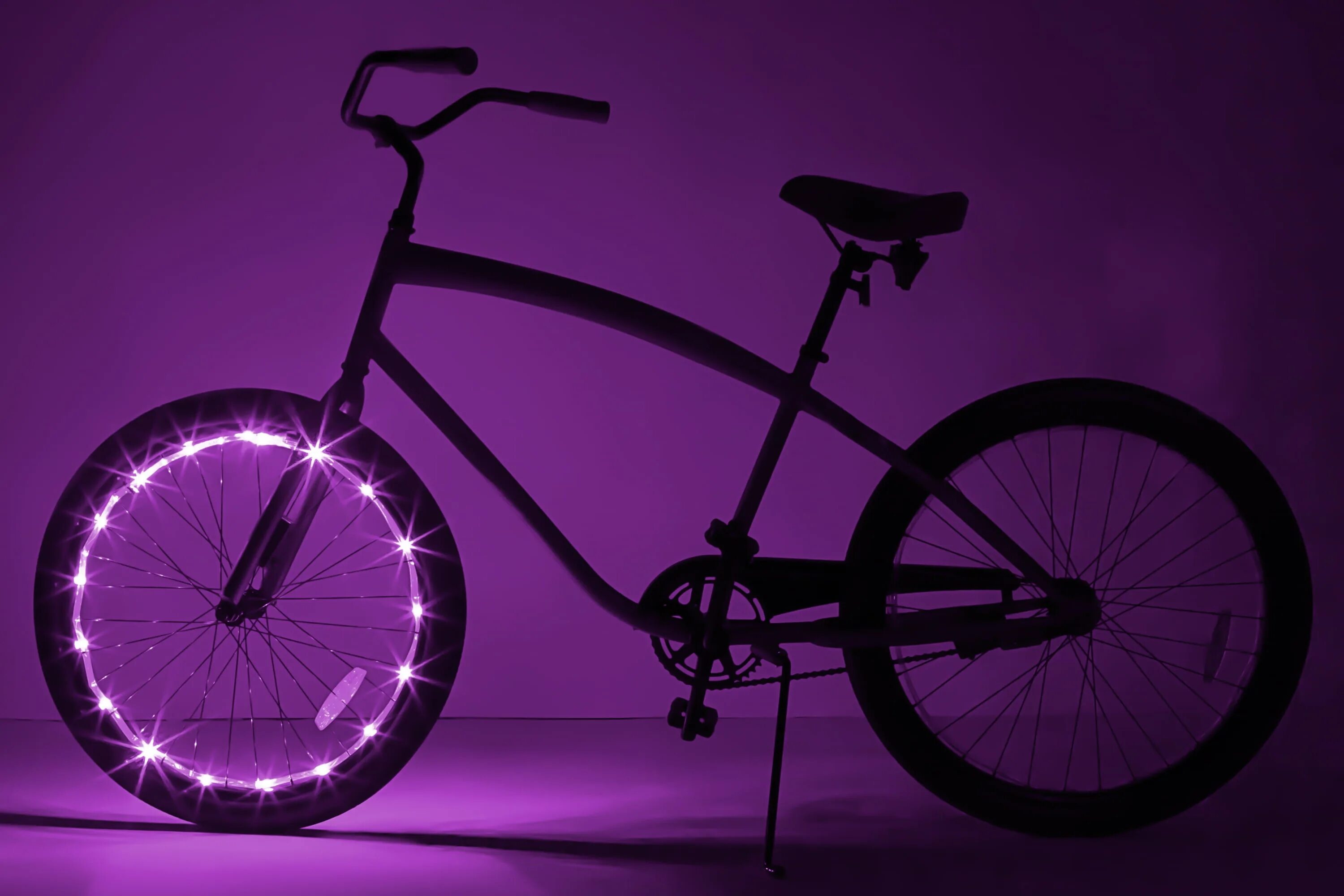 Light bikes. Becool bike фонарь. spin light велосипед. колесо велосипеда. велосипед пурпурный дьявол.