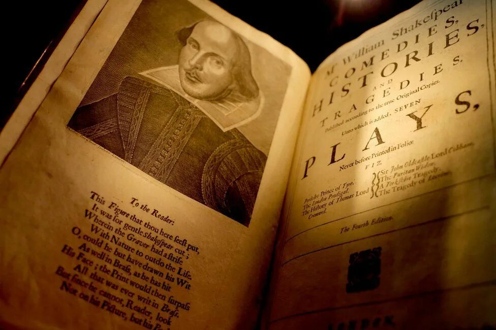 Первая книга Шекспира название. Шекспир у. "пьесы". Творческие произведения в. Шекспира. Первое издание Шекспира. Шекспир выставка в библиотеке