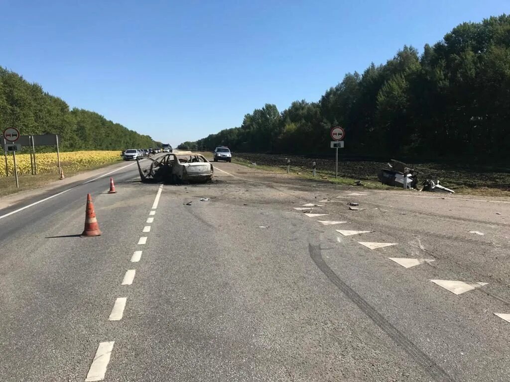 Машина на дороге. Тамбовская трасса сегодня. Р-22 каспий автомобильная дорога 147 км. Эвакуатор трасса р22 тамбовская область. Дтп трасса тамбов воронеж.
