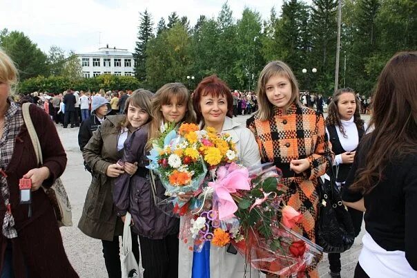 Школа 4 ленск. Школа 4 город ленск. утренник в школе город ленск школа номер 2. фотографии костюмов героев школы номер три города ленска.