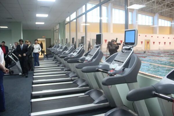 Дворец единоборств тренажерный зал. Ледовый дворец сургут тренажерный зал. дворец спорта когалым спортзал. ледовый дворец спорта (ханты-мансийск).