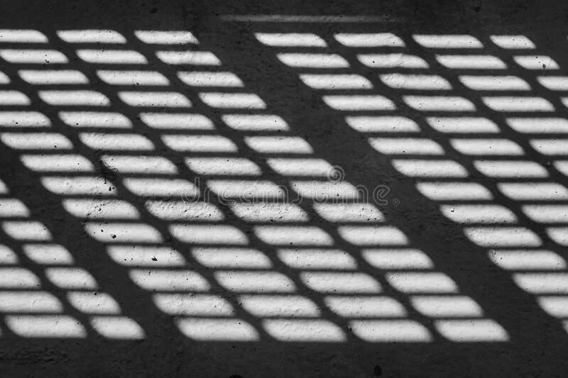 Металлические решетки манга. Читать тень от металлической решетки. Тень от решетки. Технический рисунок решеток на окна. Тень от металлической решетки.
