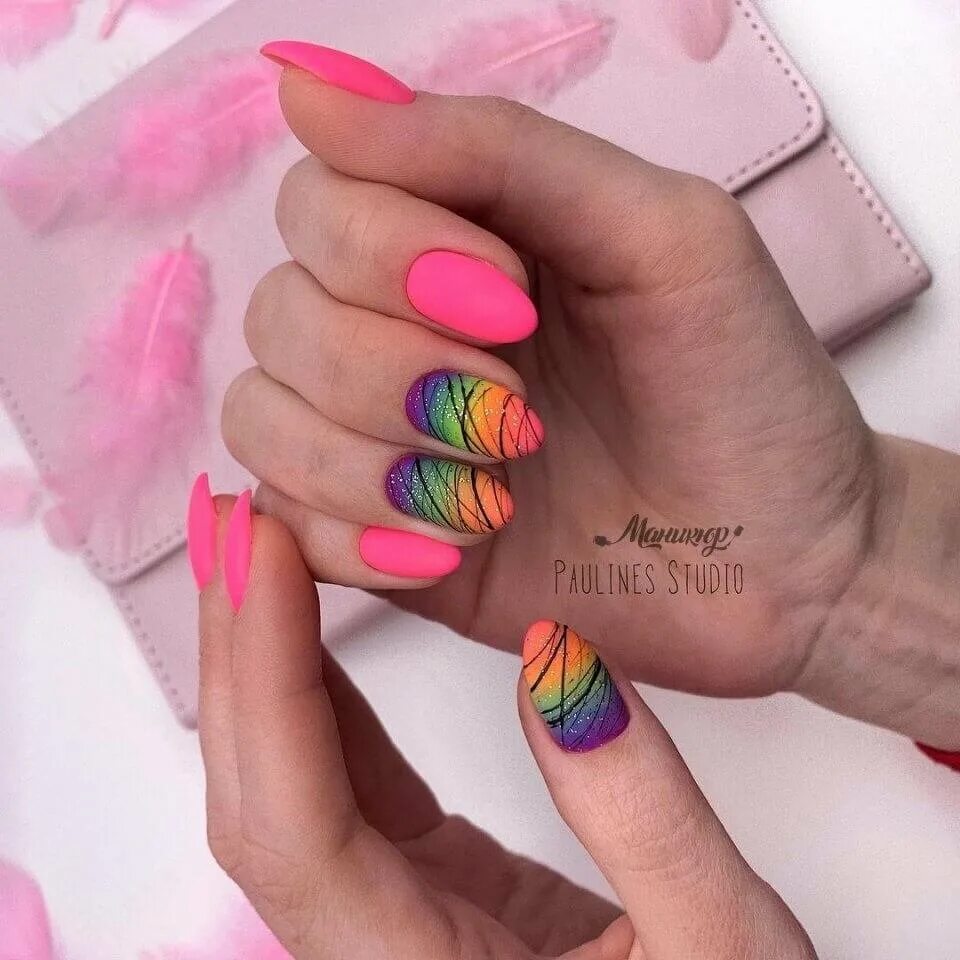 Дизайн с пигментами. Яркие разноцветные ногти. Ногти яркие летние. Яркий цветной маникюр. Маникюр разноцветный яркий летний.