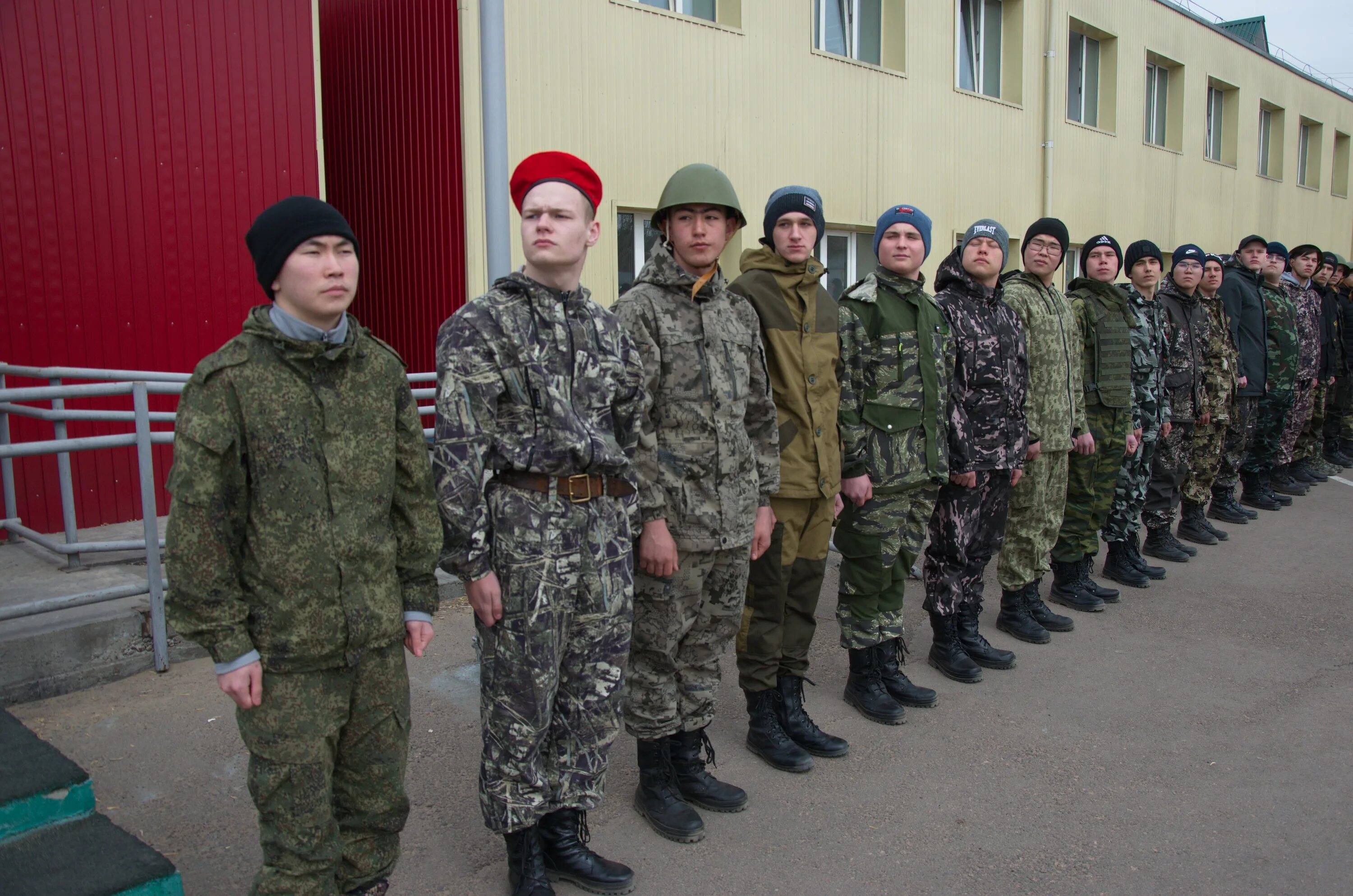 Военные сборы что будет если не прийти. Военные сборы. Школьные военные сборы. Военные сборы в 10 классе. Военные сборы школьников 10 класс.