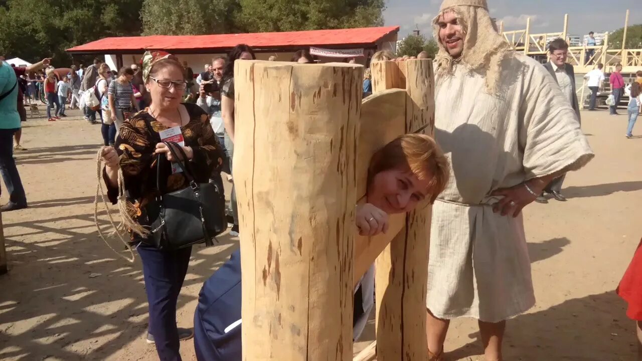 Воспитательница издевалась над детьми. Издевался над детьми в детском доме. Издевается над невесткой. Издевается над невесткой. Кыздын амы фото.