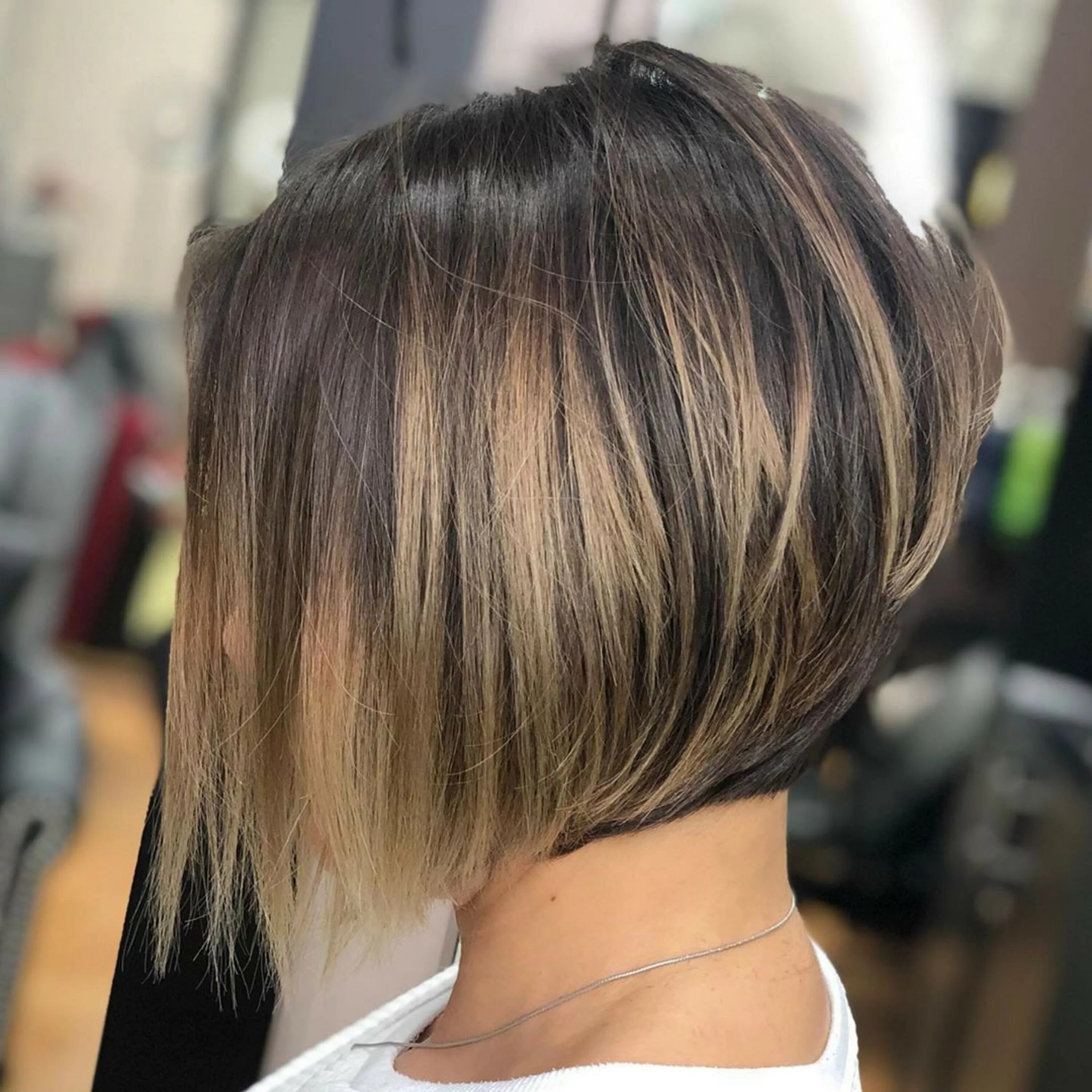 Стрижка градуированный боб 2021. 2021 bob. Стрижка боб-каре 2022. Модные стрижки для брюнеток 2022. Strijkalar.