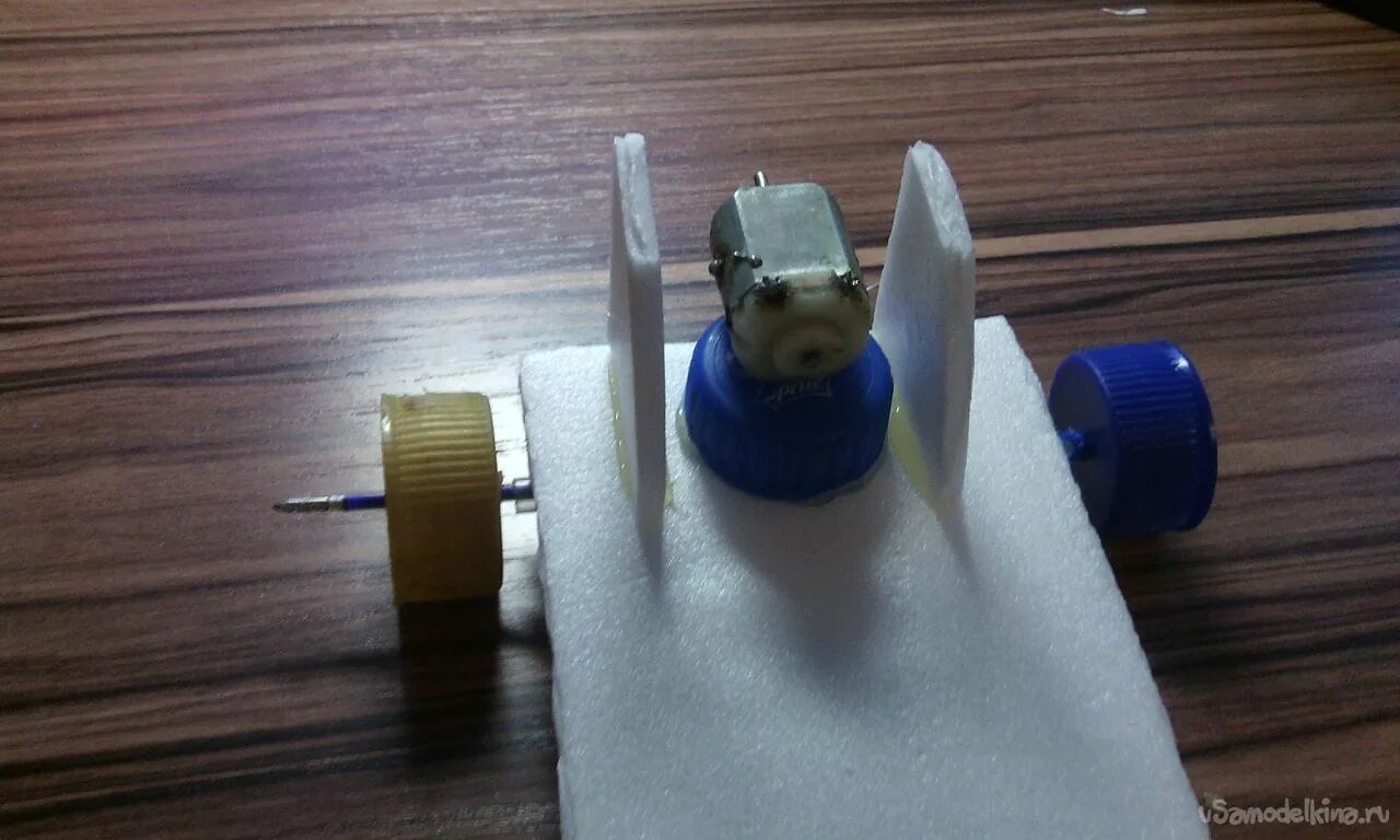 How to Make a Simple Motor Science projects, Cool science fair projects, Science