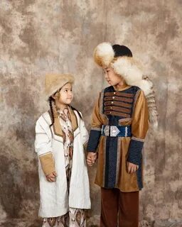 Жай пальто киген қыз