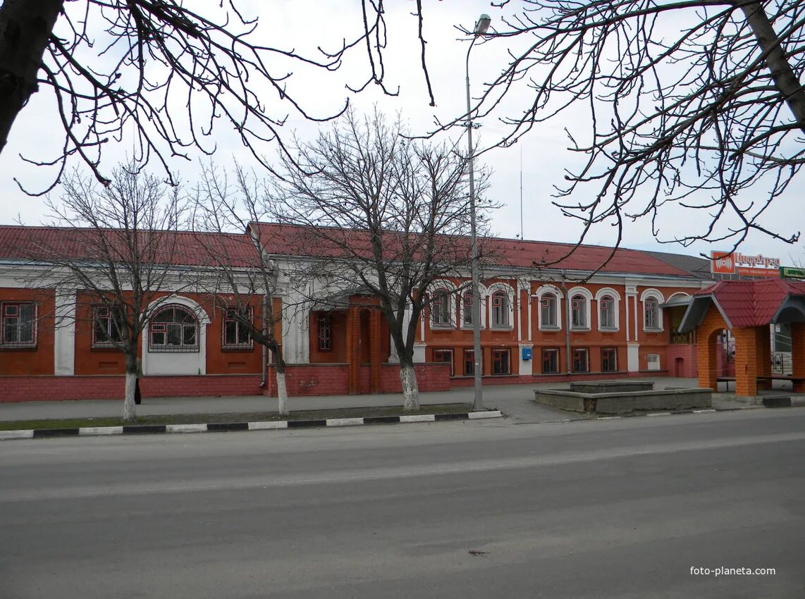 Белгородская область г алексеевский. Алексеевка Белгородской области центр города. Достопримечательности города Алексеевка Белгородской области. Дом быта Алексеевка Белгородская область. Завод города Алексеевка Белгородской области.