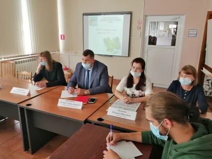 Проведя совещание директор компании начал