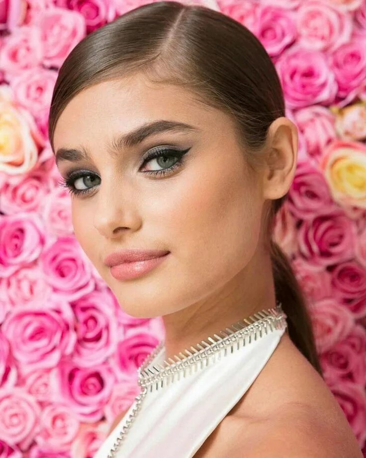 Тейлор Хилл. Миранда Керр Тейлор Хилл. Taylor Hill Lancome. Тейлор Хилл 2021.