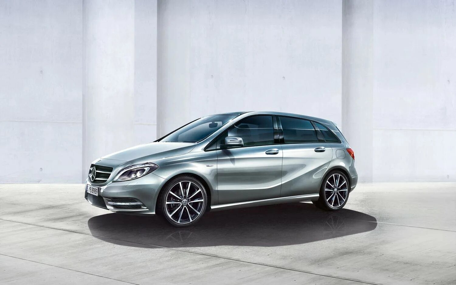 Class a class a b. Мерседес b class 2025. mercedes benz b180 2025. мерседес b200 хэтчбек 2025. mercedes benz b class 2025.