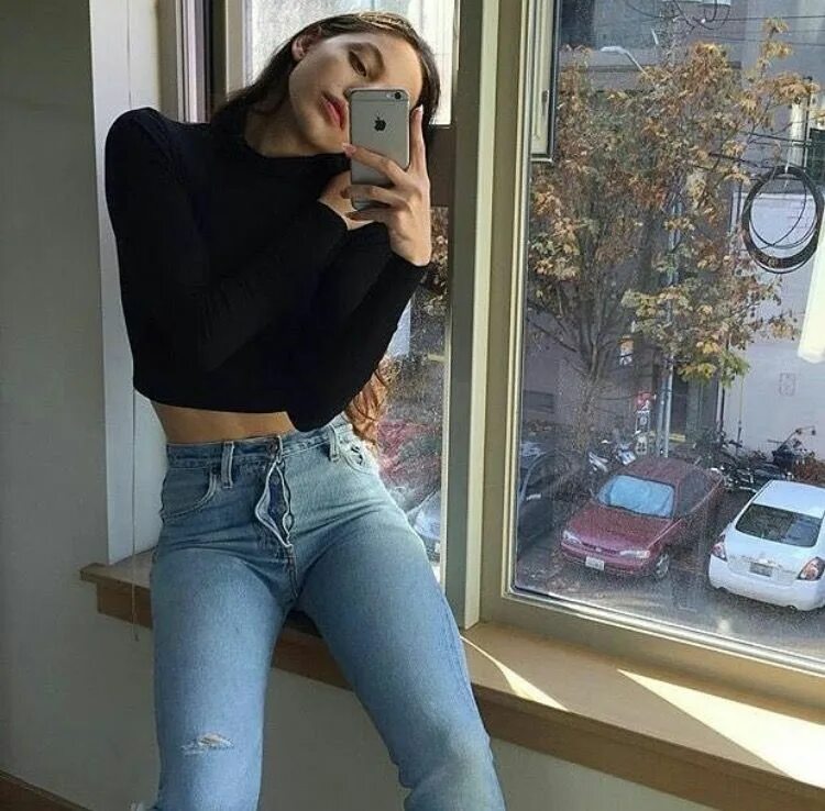 Кайли дженнер в джинсах. Селфи ног в джинсах. Девушка в джинсах бананах. Мария дорошина фитнес модель. Селфи девушек в джинсах.