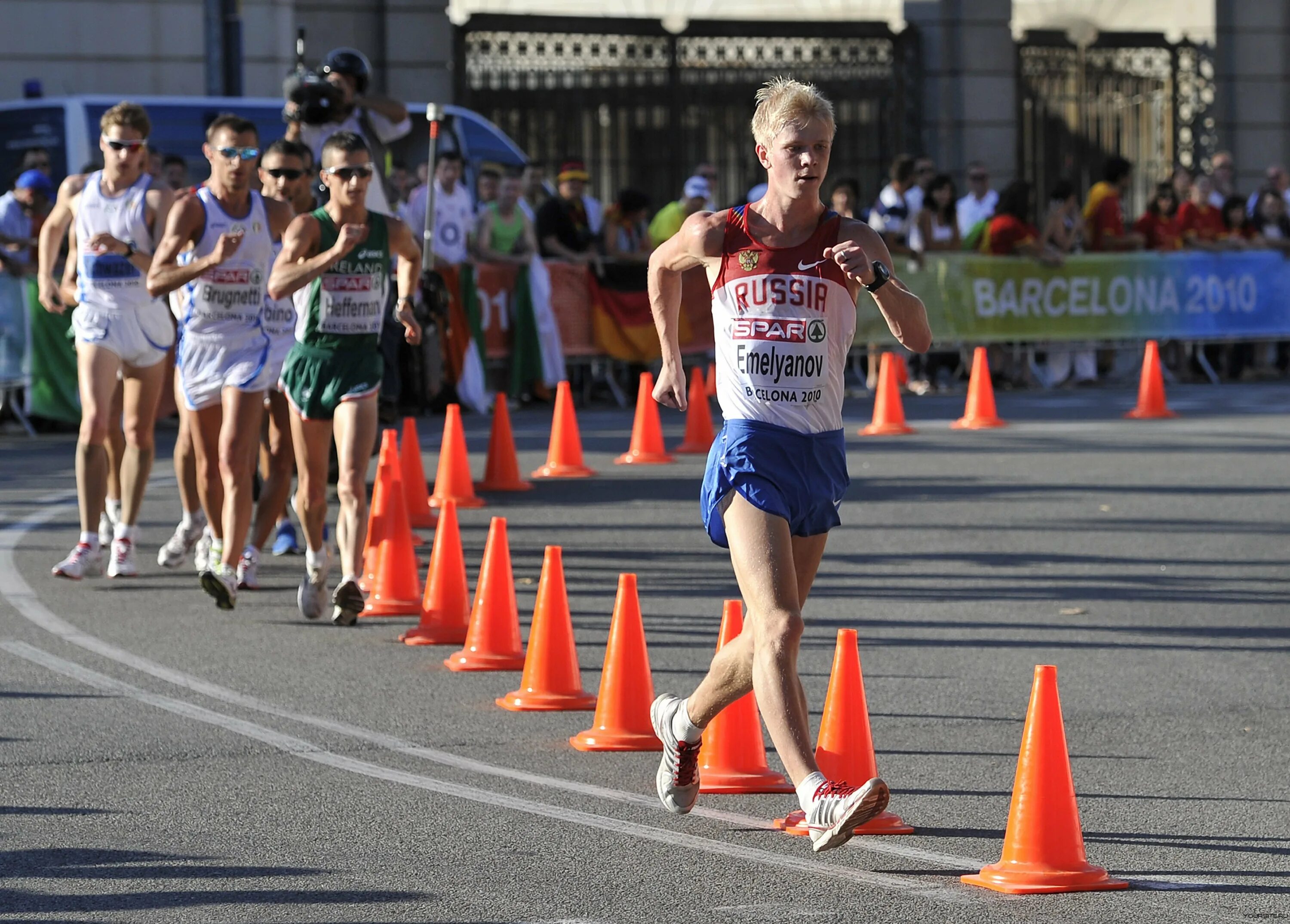 Спортивная на 20 км. Спортивная ходьба в легкой атлетике. Зимний Чемпионат России 2014 по легкой атлетике спортивная ходьба.